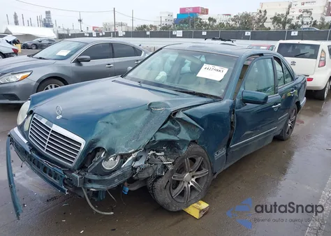 1998 Mercedes-Benz E 320 z USA, uszkodzony, nr VIN WDBJF65F4WA442977